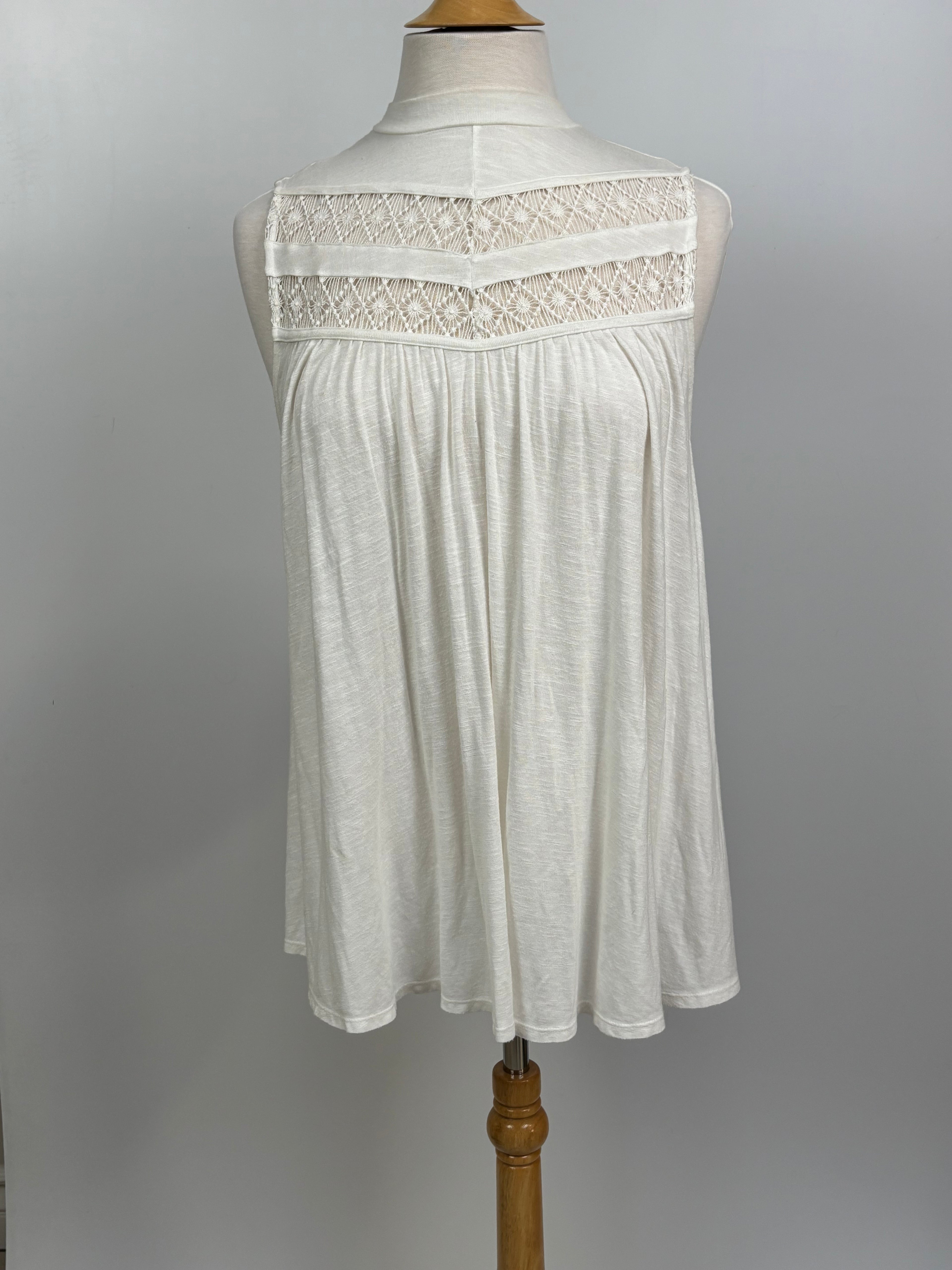 APT.9 White Sleeveless Top with Front Lace Paneling – Size Medium