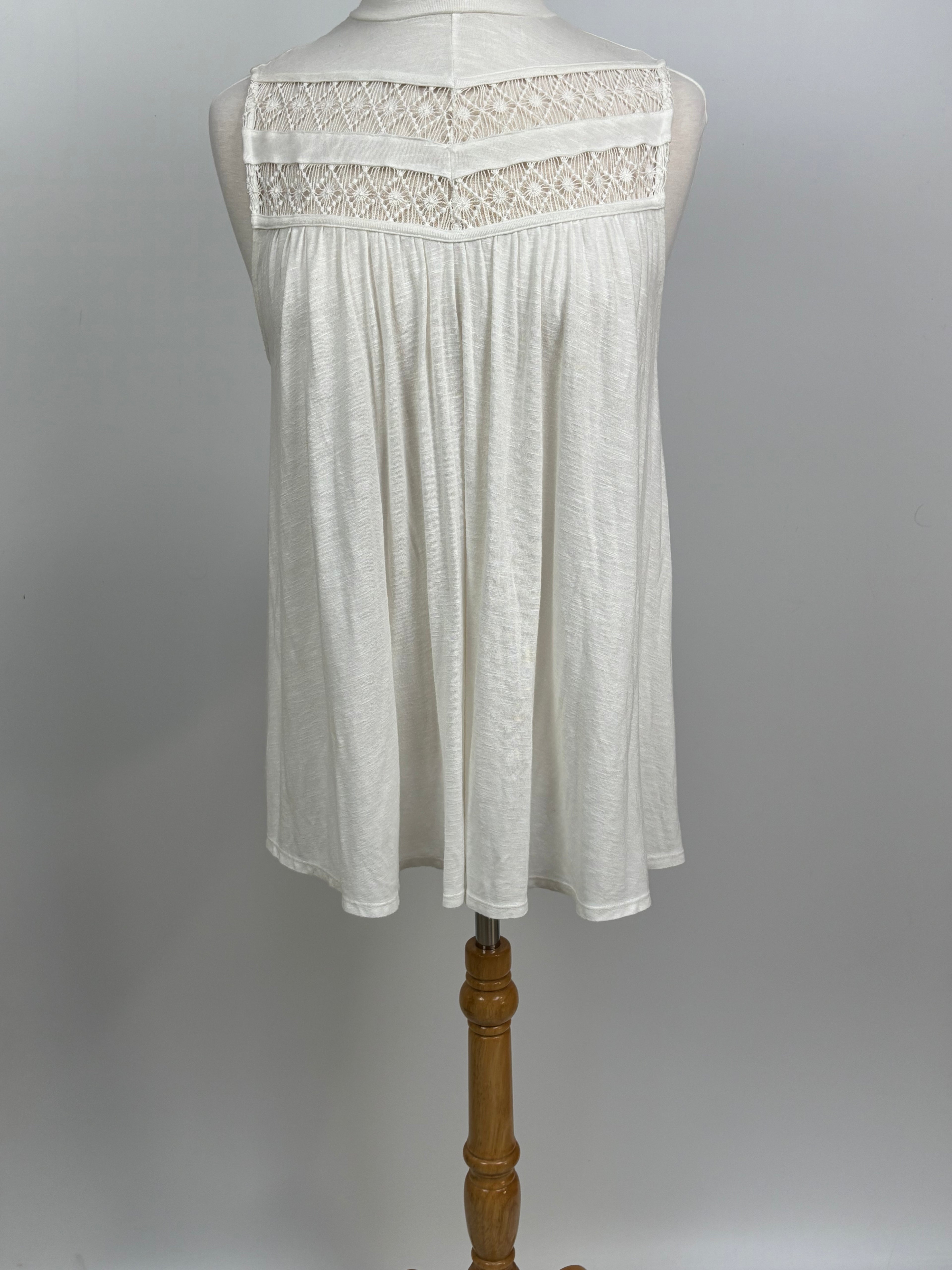 APT.9 White Sleeveless Top with Front Lace Paneling – Size Medium
