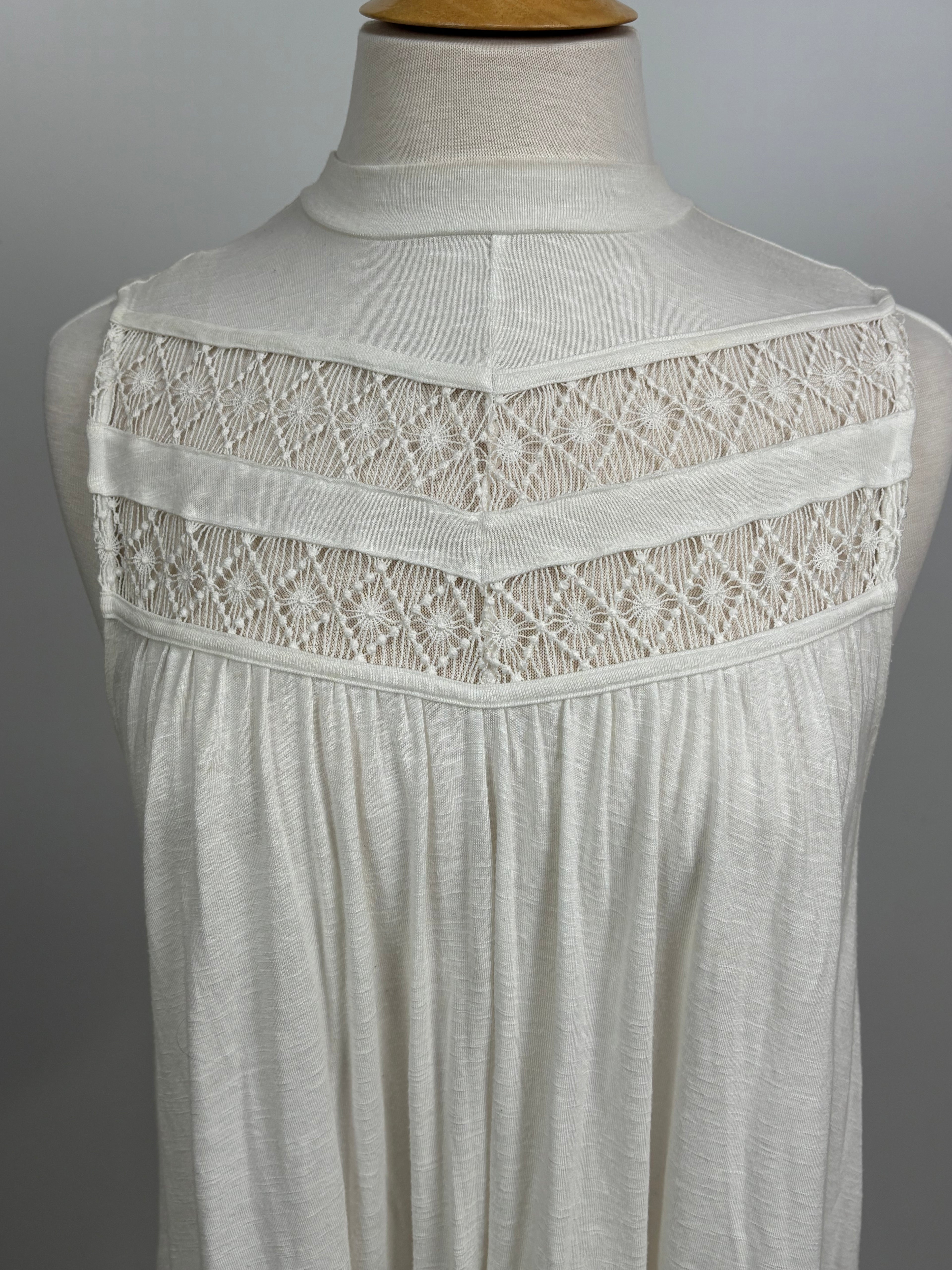 APT.9 White Sleeveless Top with Front Lace Paneling – Size Medium