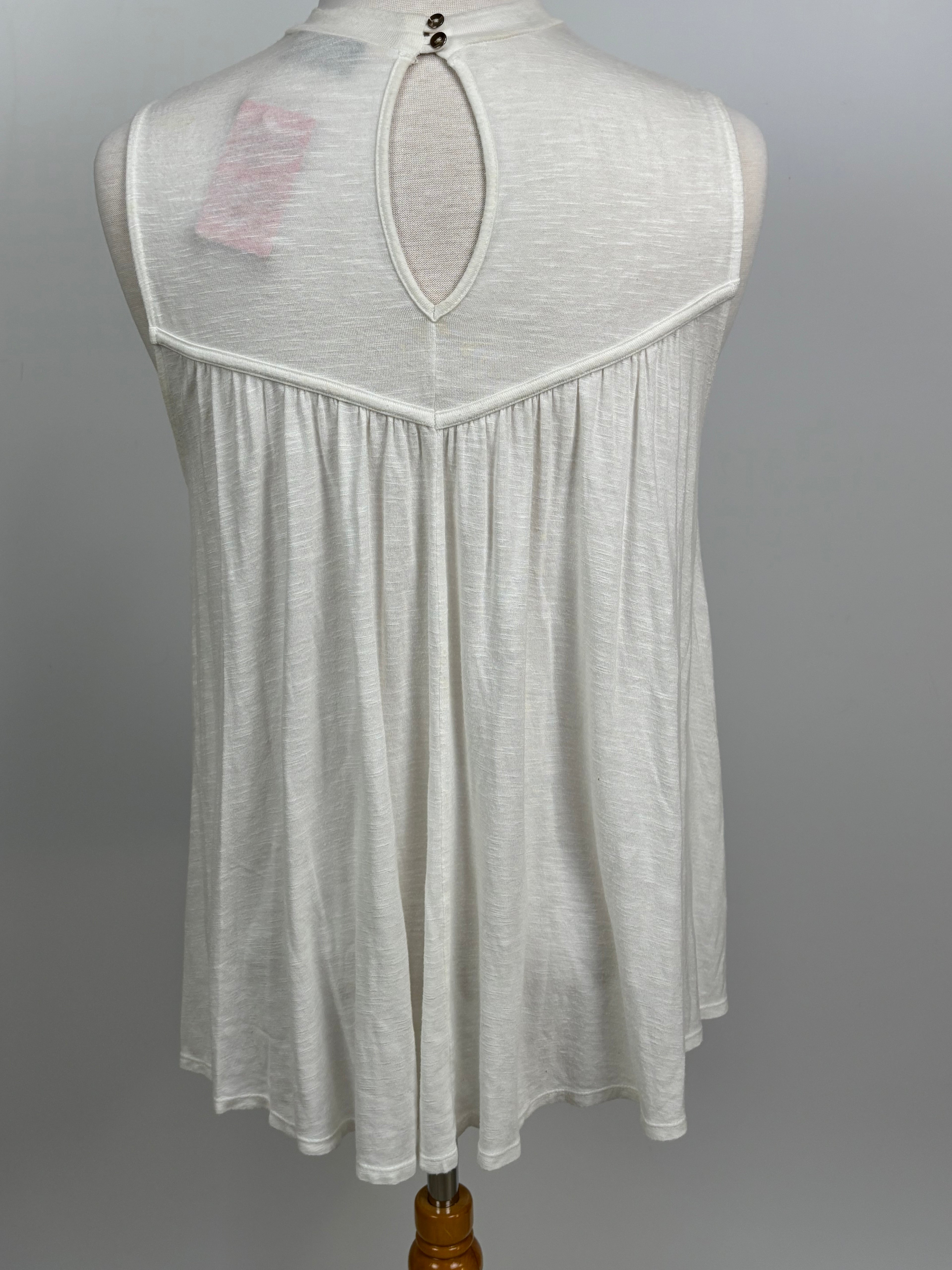APT.9 White Sleeveless Top with Front Lace Paneling – Size Medium
