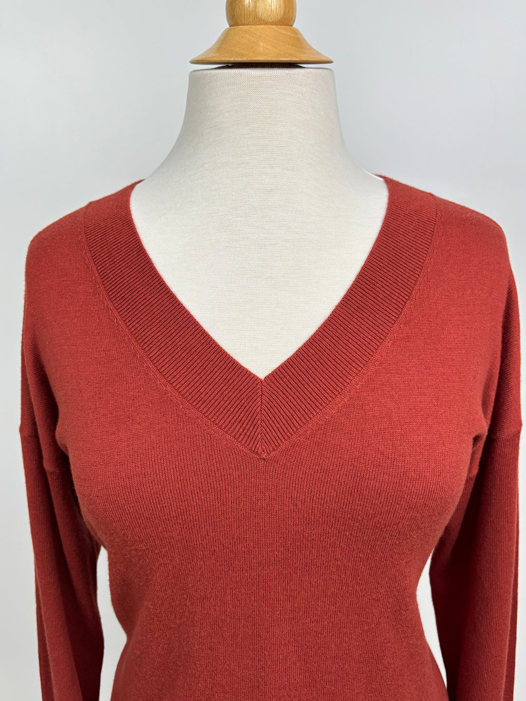 Matty M Women’s Burnt Orange V-Neck Sweater – Size Medium