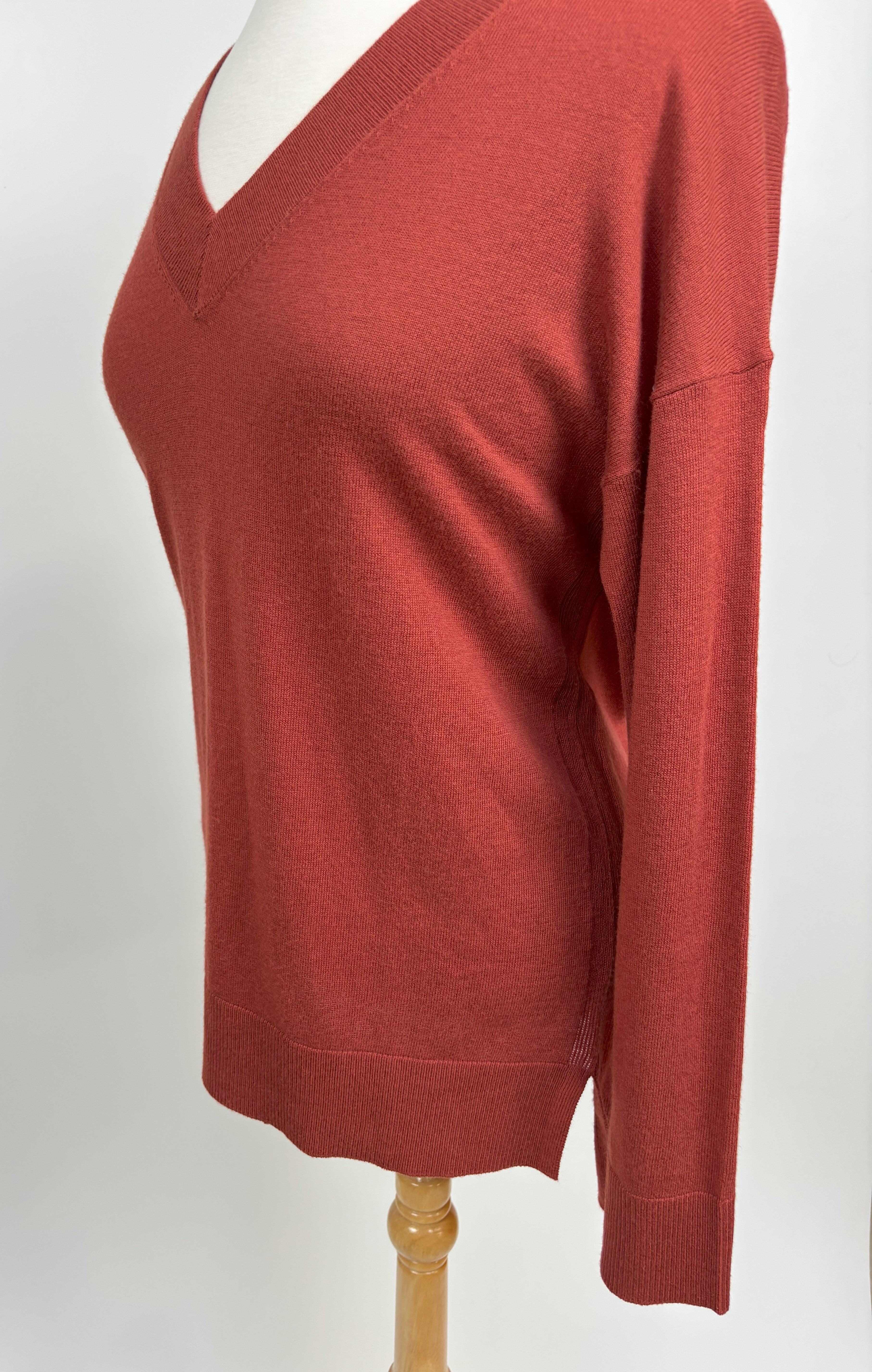 Matty M Women’s Burnt Orange V-Neck Sweater – Size Medium
