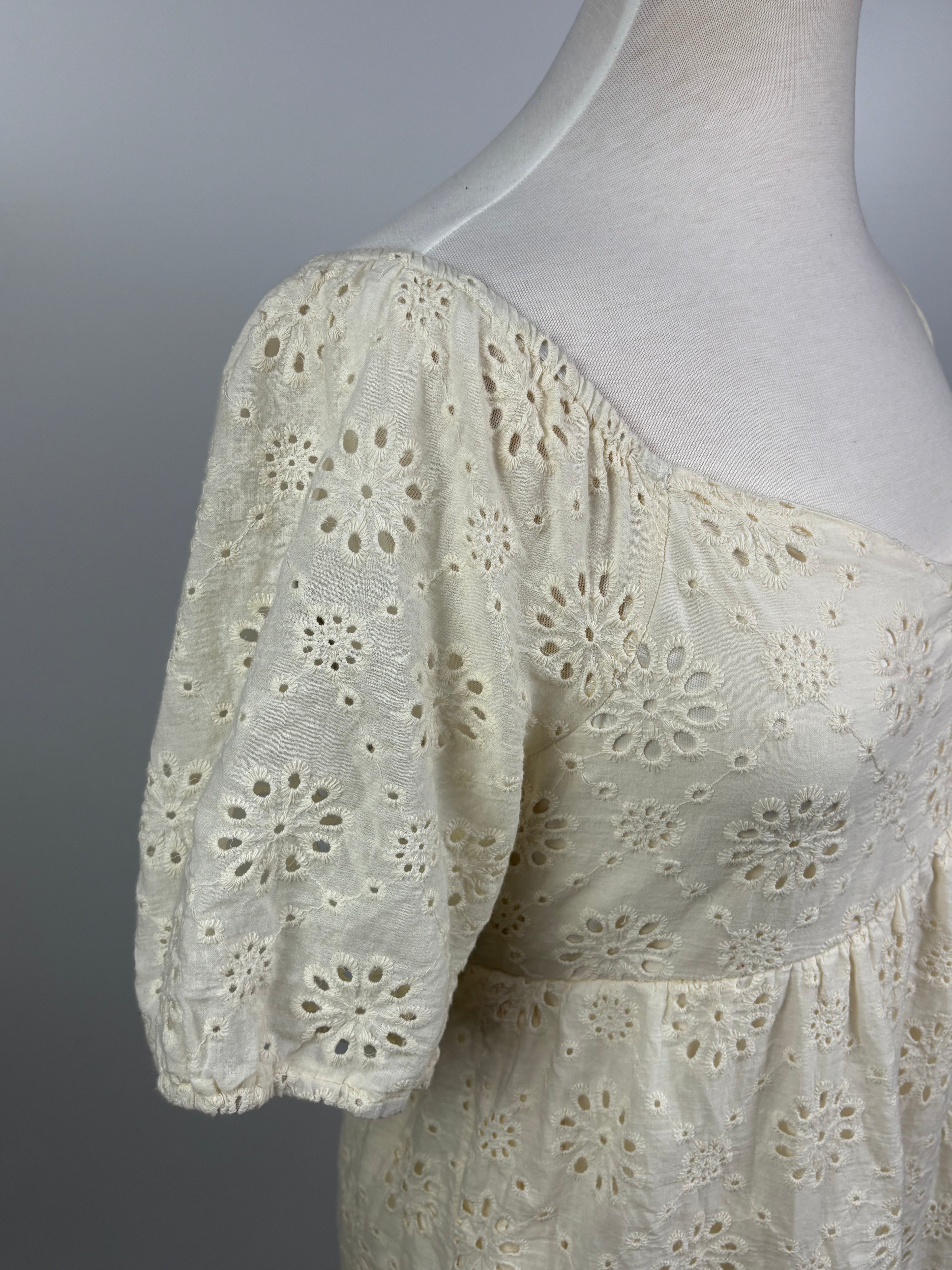 Ryan Michelle Cream Eyelet Lace Short Dress – Size Large