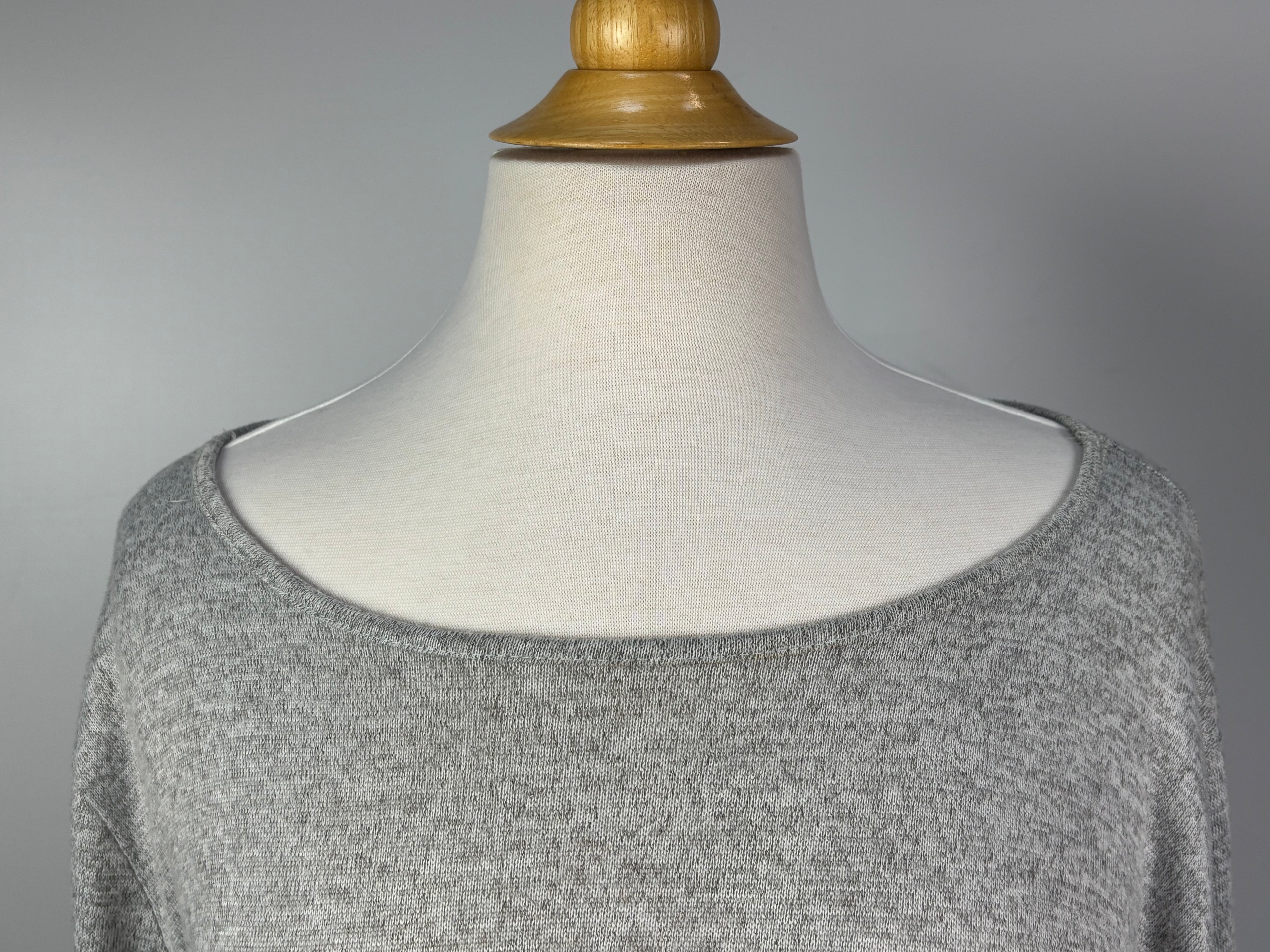 Coverstitched Gray Open-Sleeve Sweater – Size XL