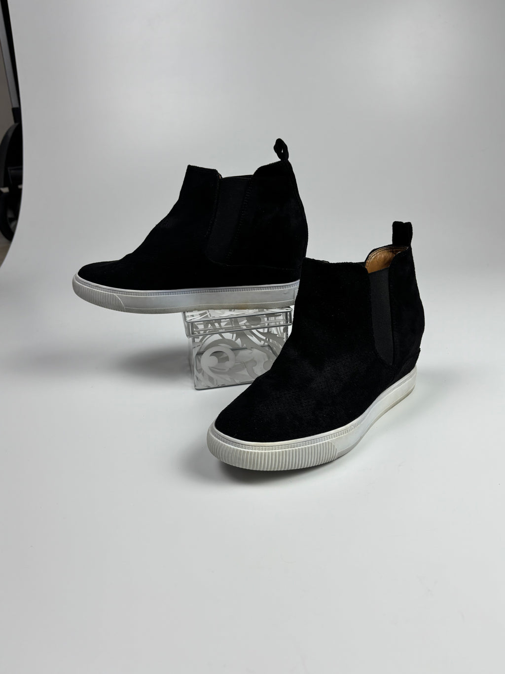Dolce Vita “Kerry” Hidden Heel Booties – Women’s Size 8