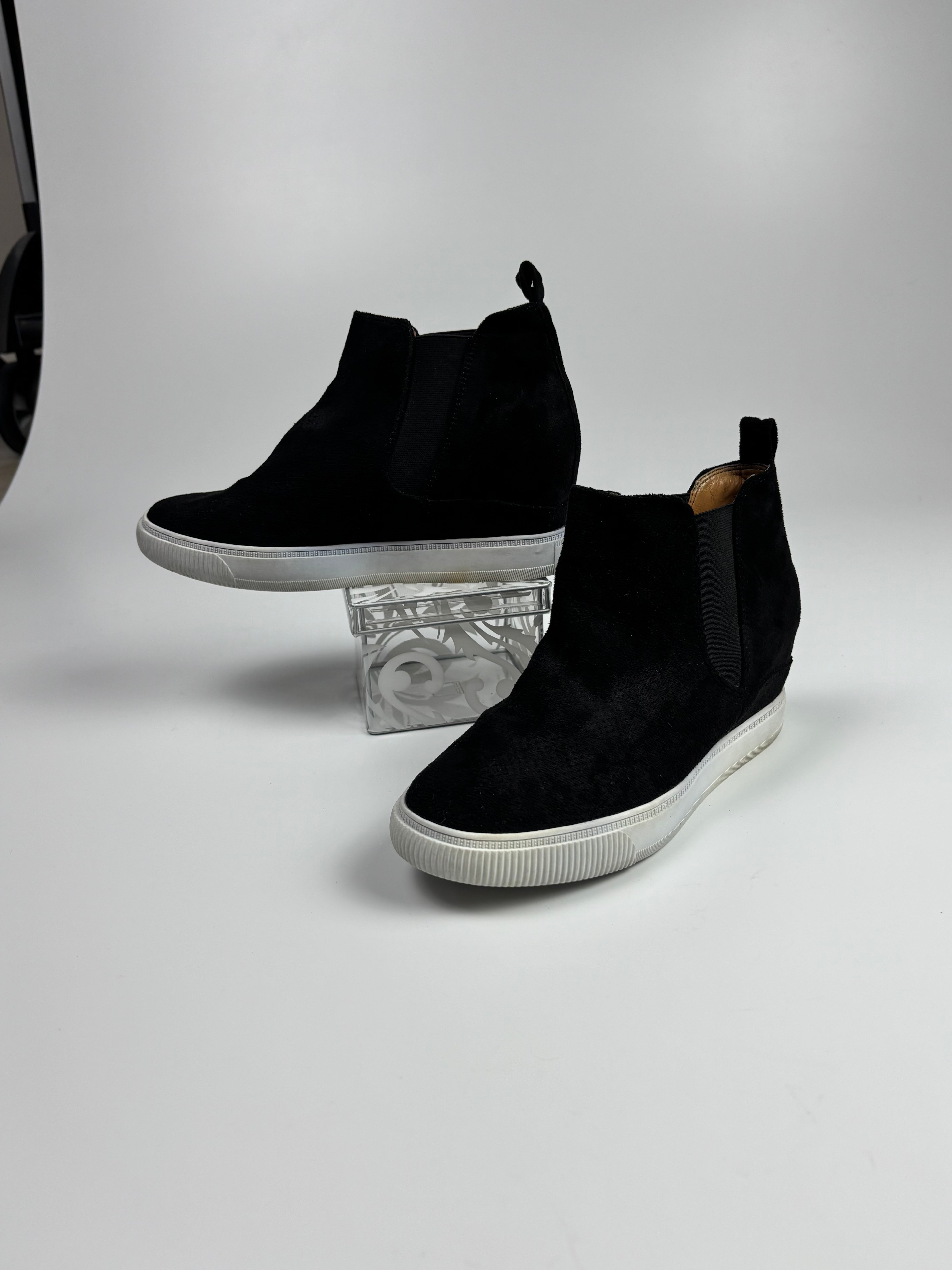 Dolce Vita “Kerry” Hidden Heel Booties – Women’s Size 8