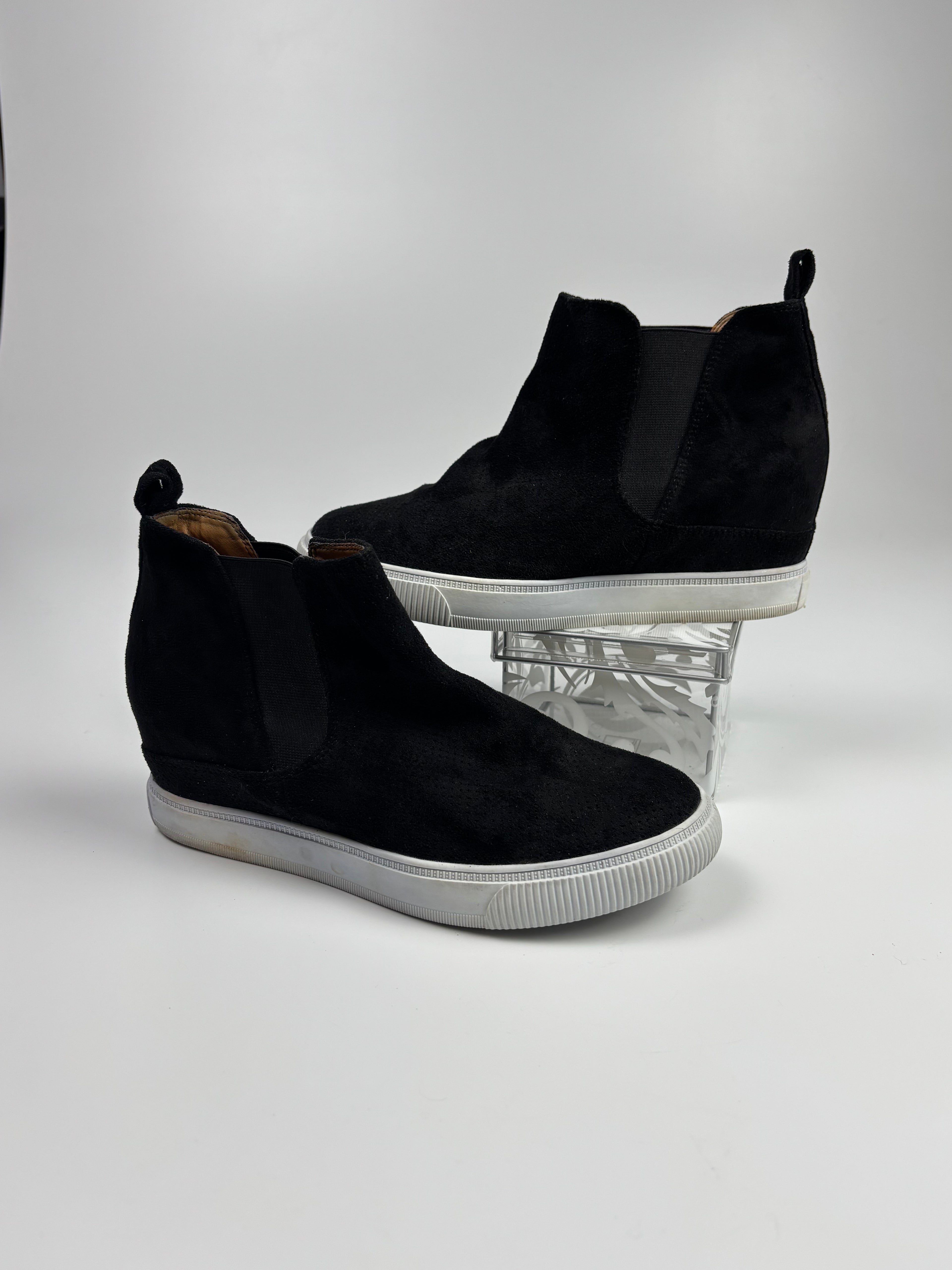 Dolce Vita “Kerry” Hidden Heel Booties – Women’s Size 8