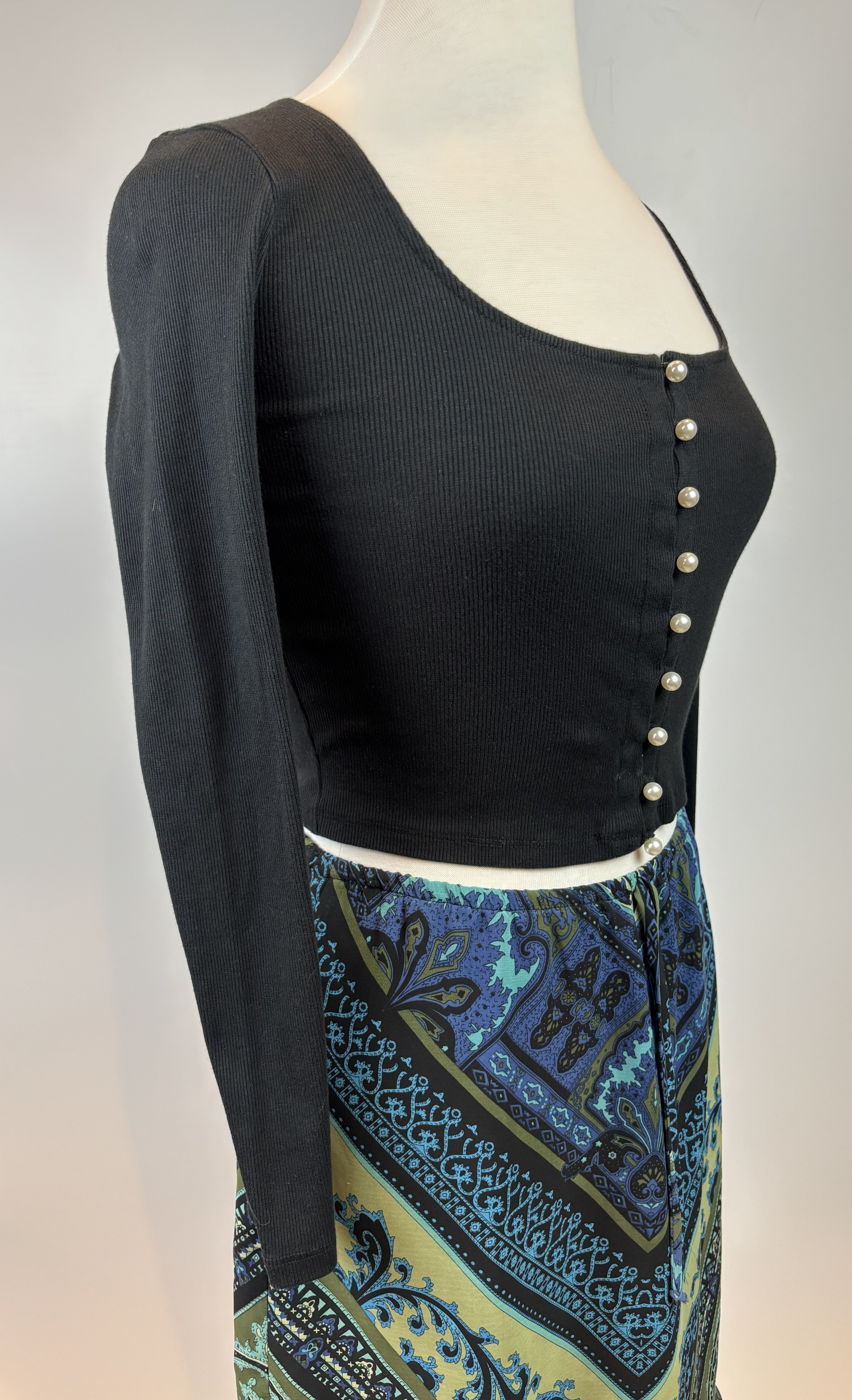 Forever 21 Pearl Button Long Sleeve Top - Medium