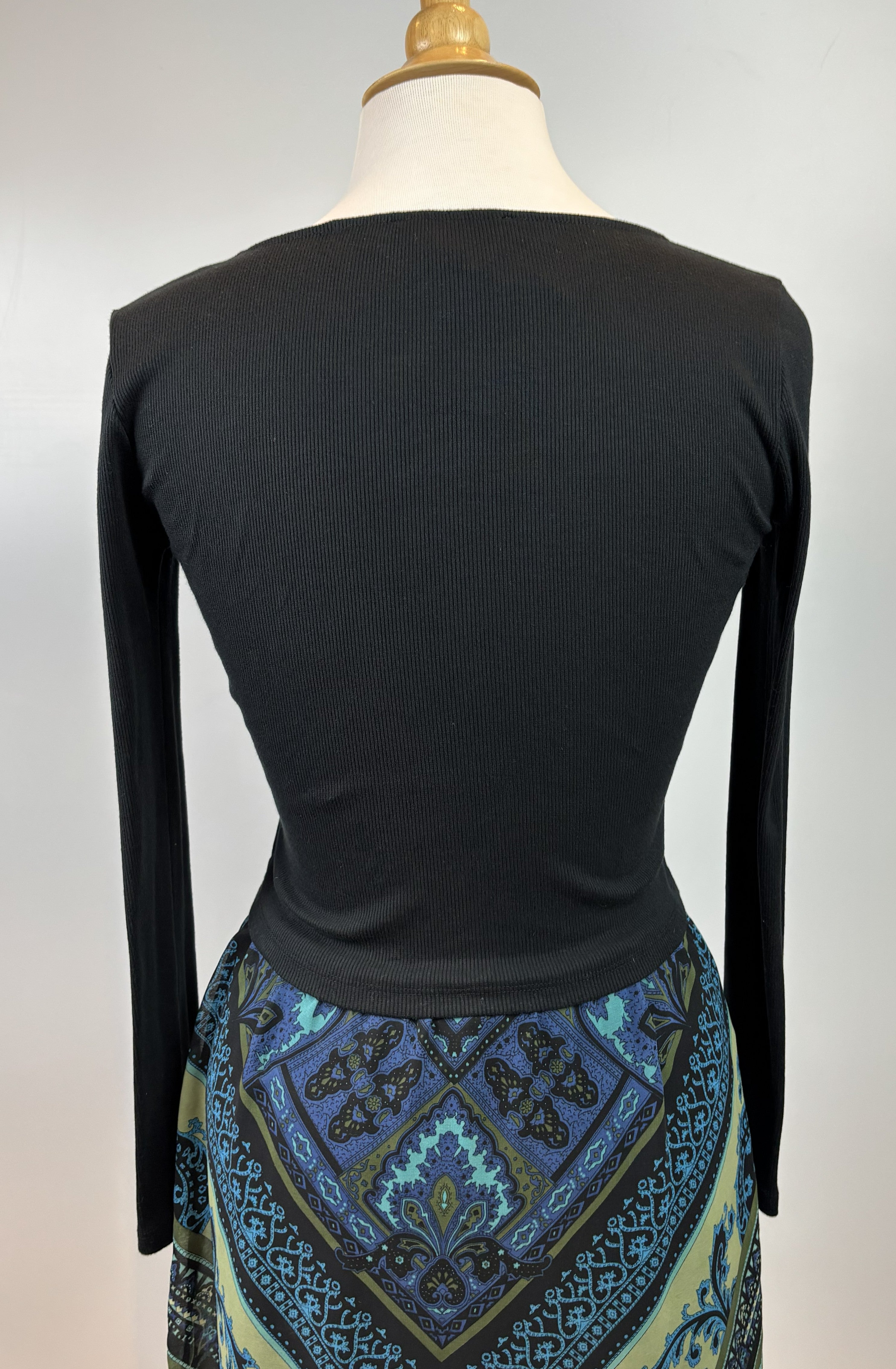 Forever 21 Pearl Button Long Sleeve Top - Medium