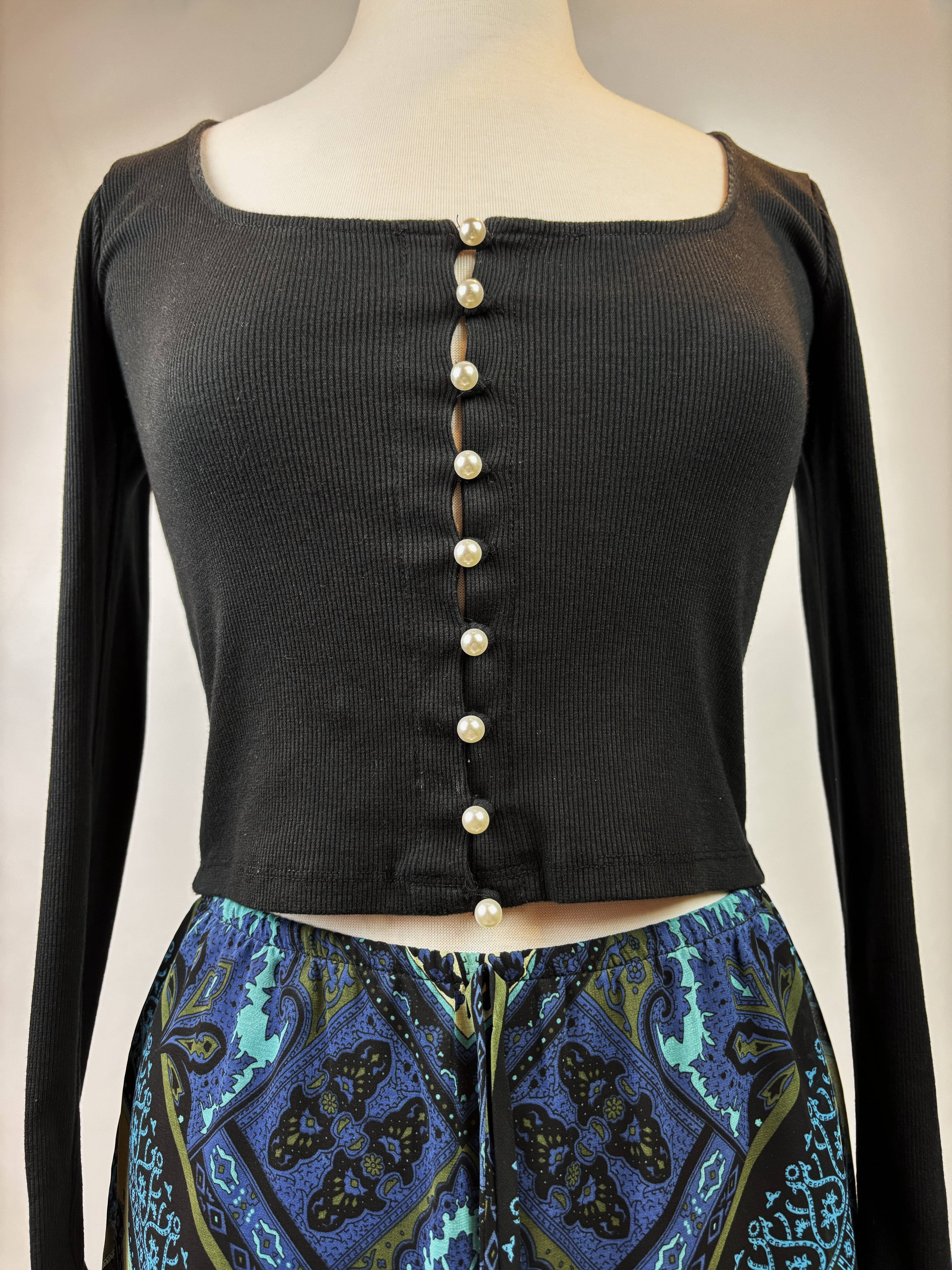 Forever 21 Pearl Button Long Sleeve Top - Medium