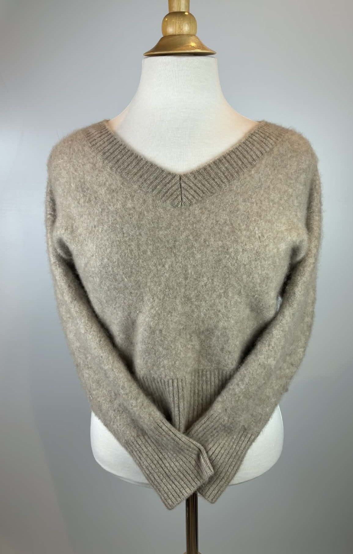 Club Monaco 100% Cashmere V-Neck Sweater – Size Medium