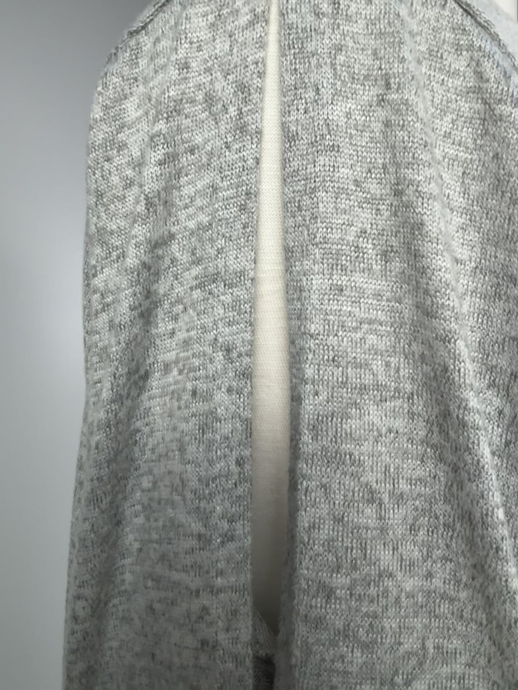Coverstitched Gray Open-Sleeve Sweater – Size XL